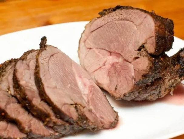 Kolay Sarımsaklı Kuzu Butu Biberiye ve Maydanozlu