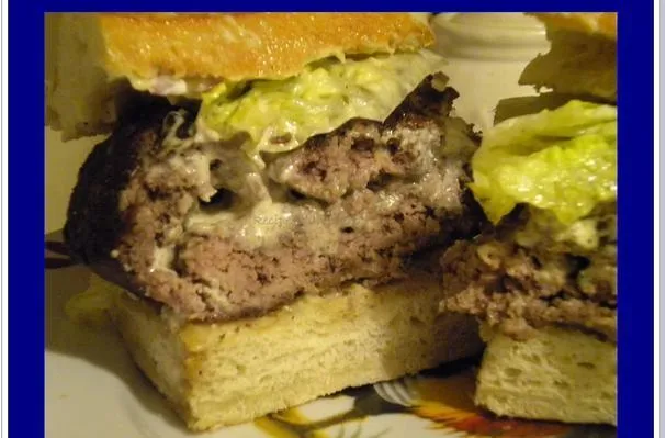 Sarımsaklı Otlu Peynir Dolu Hamburgerler