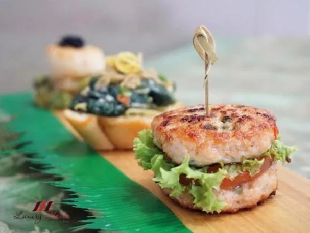 Sağlıklı Mini Tavuk Burgerler
